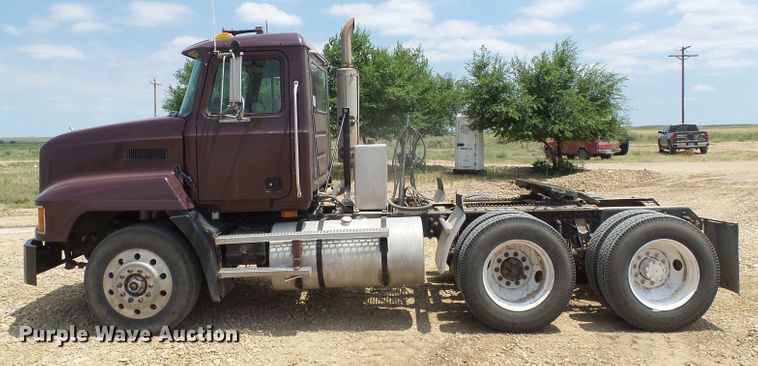 image for item DC5072 1999 Mack CH613 semi truck