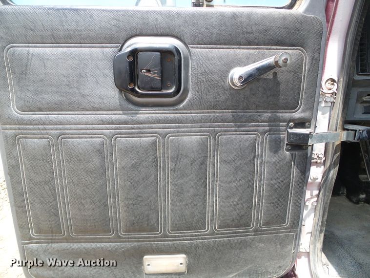 image for item DC5072 1999 Mack CH613 semi truck