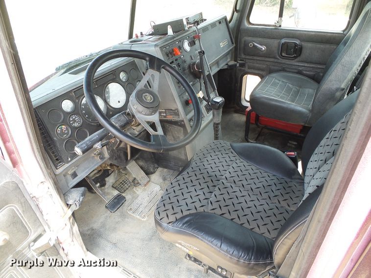 image for item DC5072 1999 Mack CH613 semi truck