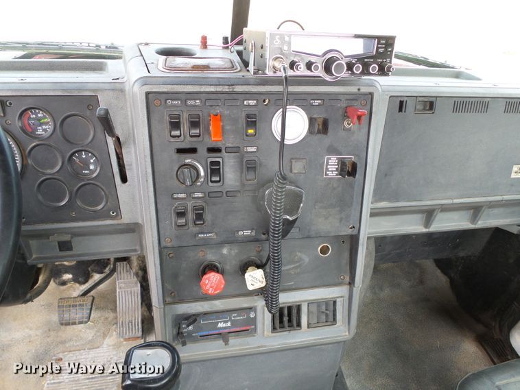 image for item DC5072 1999 Mack CH613 semi truck