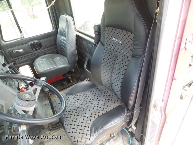 image for item DC5072 1999 Mack CH613 semi truck