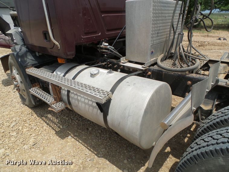 image for item DC5072 1999 Mack CH613 semi truck