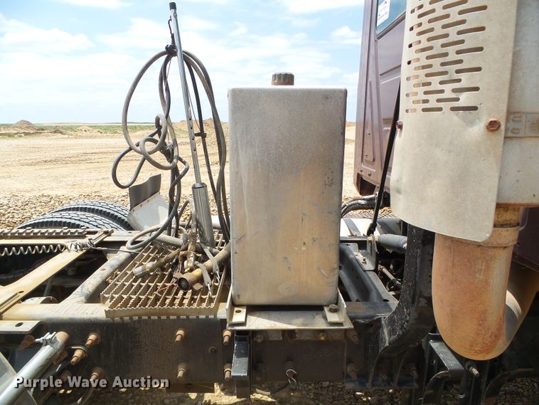 image for item DC5072 1999 Mack CH613 semi truck