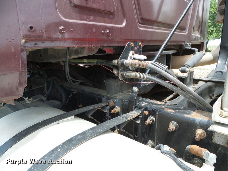 image for item DC5072 1999 Mack CH613 semi truck