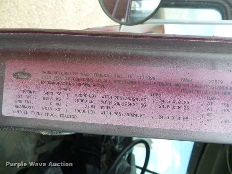 image for item DC5072 1999 Mack CH613 semi truck