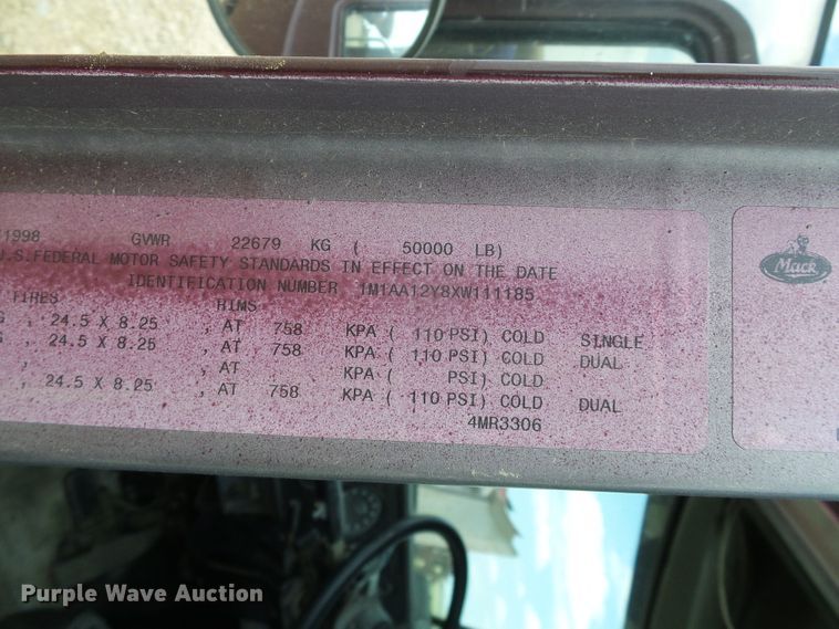 image for item DC5072 1999 Mack CH613 semi truck