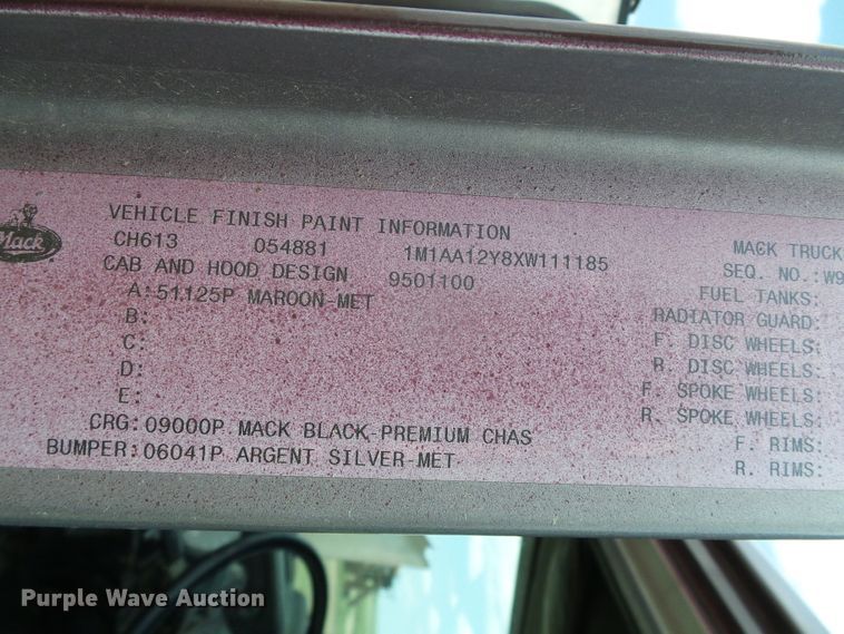 image for item DC5072 1999 Mack CH613 semi truck