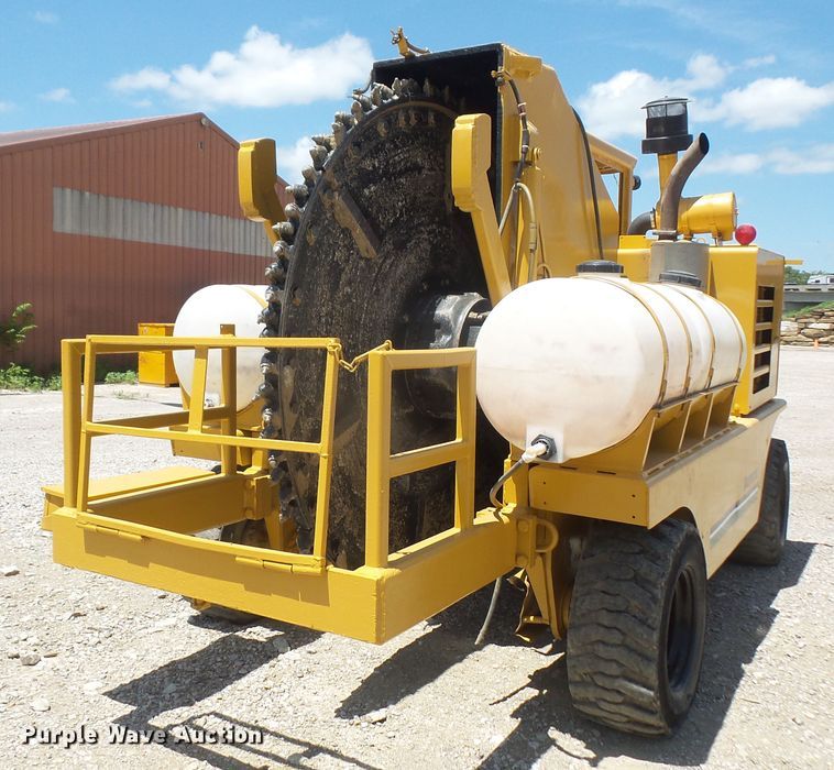 image for item DD6305 1987 Vermeer CC90 rock saw