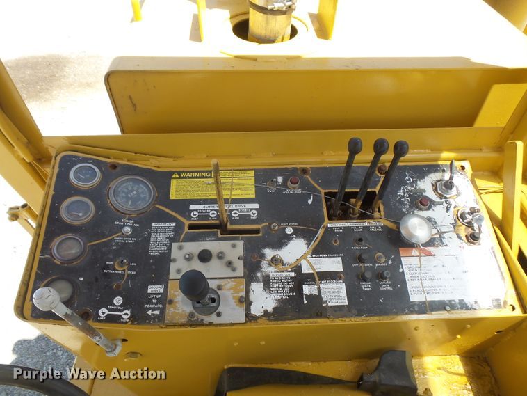 image for item DD6305 1987 Vermeer CC90 rock saw