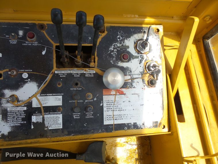 image for item DD6305 1987 Vermeer CC90 rock saw