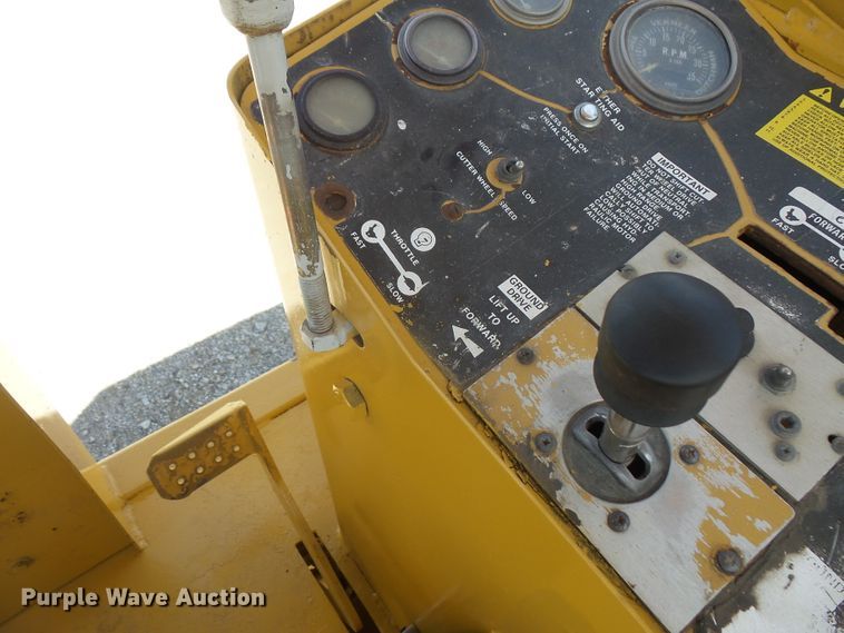 image for item DD6305 1987 Vermeer CC90 rock saw