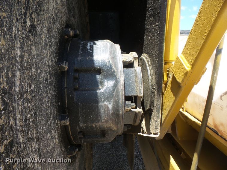 image for item DD6305 1987 Vermeer CC90 rock saw