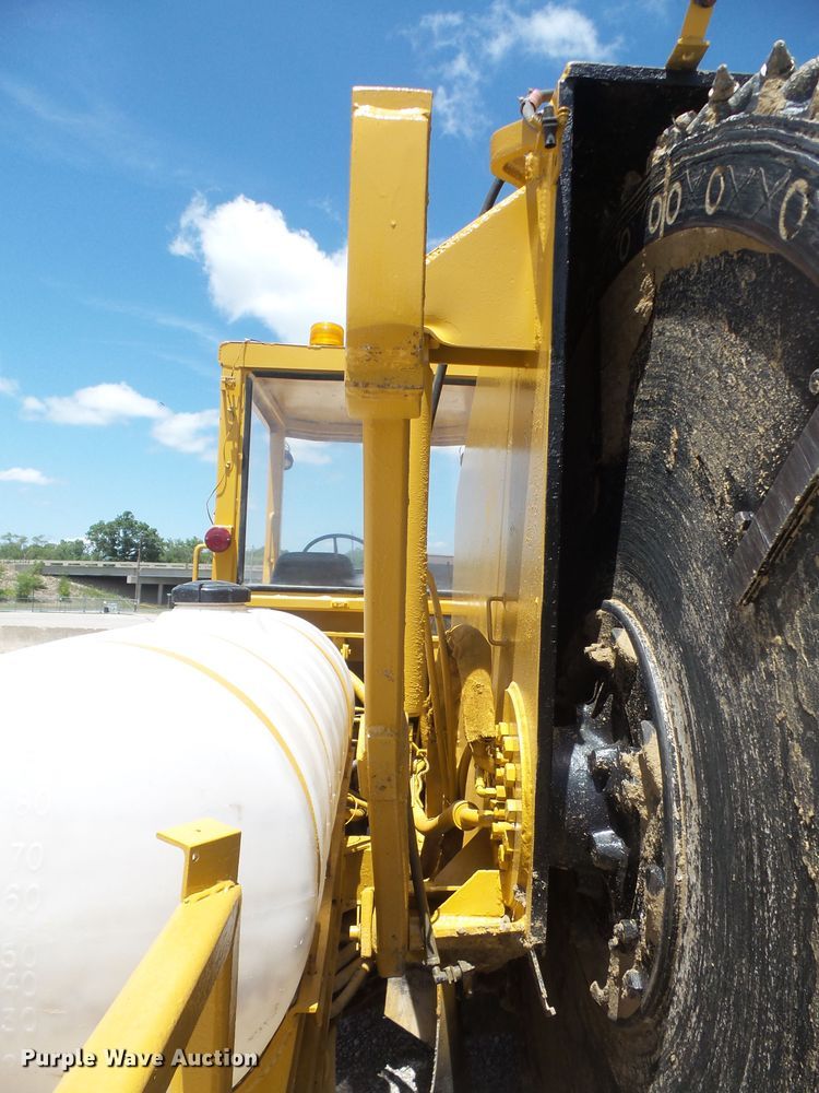 image for item DD6305 1987 Vermeer CC90 rock saw