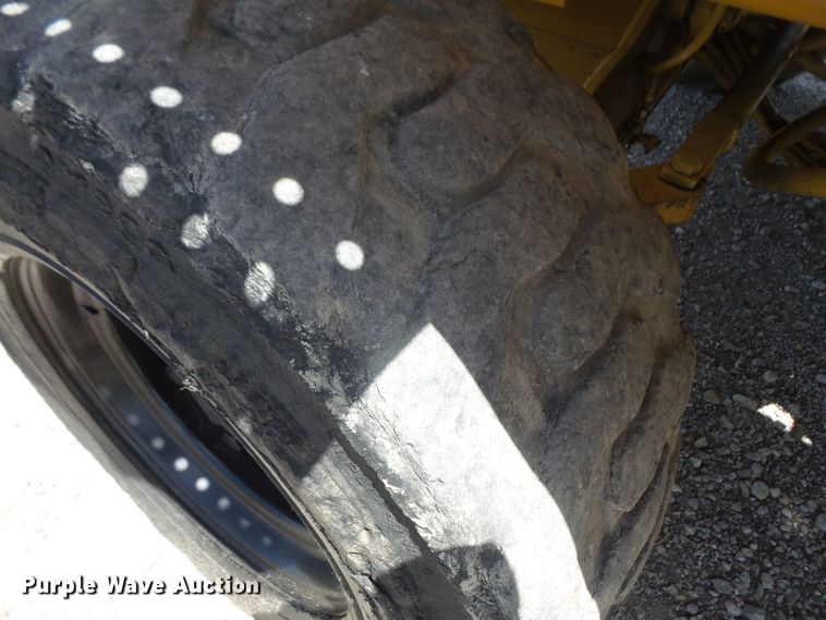 image for item DD6305 1987 Vermeer CC90 rock saw