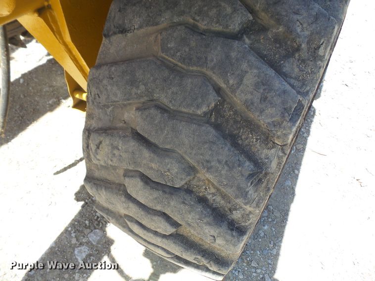 image for item DD6305 1987 Vermeer CC90 rock saw