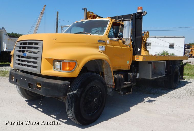 image for item DE3520 1996 Ford F800 crane truck