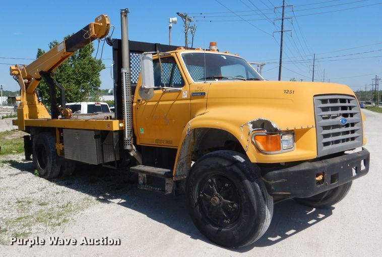 image for item DE3520 1996 Ford F800 crane truck
