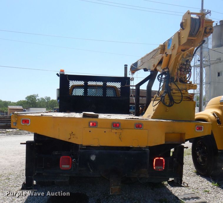 image for item DE3520 1996 Ford F800 crane truck