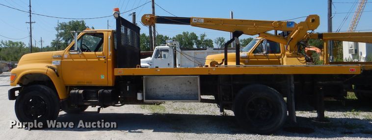 image for item DE3520 1996 Ford F800 crane truck