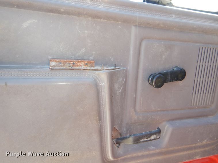 image for item DE3520 1996 Ford F800 crane truck