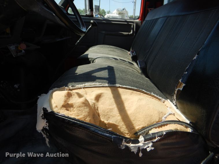 image for item DE3520 1996 Ford F800 crane truck