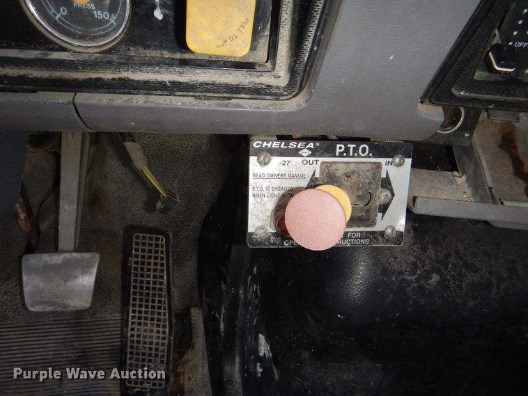 image for item DE3520 1996 Ford F800 crane truck