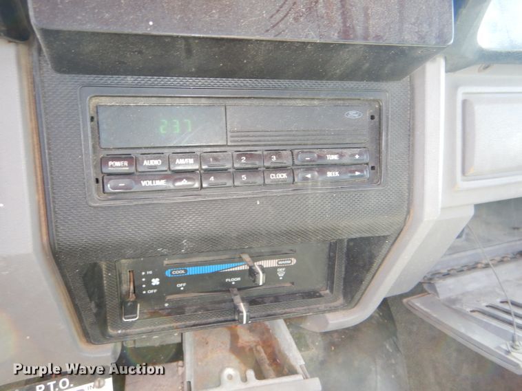 image for item DE3520 1996 Ford F800 crane truck