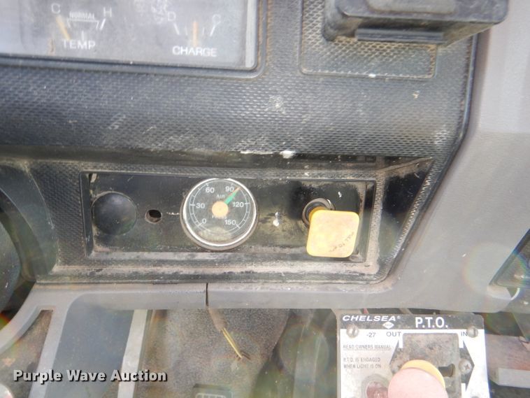 image for item DE3520 1996 Ford F800 crane truck