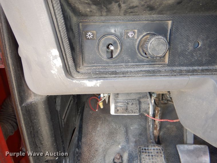 image for item DE3520 1996 Ford F800 crane truck