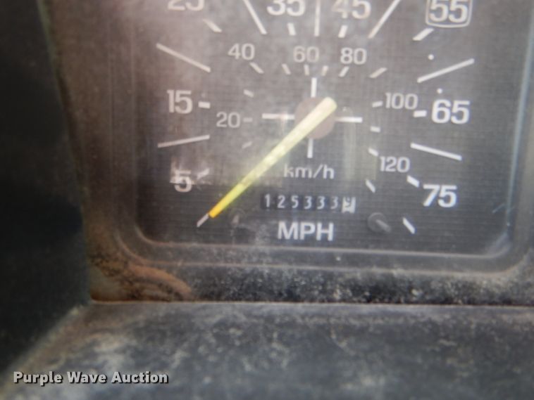 image for item DE3520 1996 Ford F800 crane truck