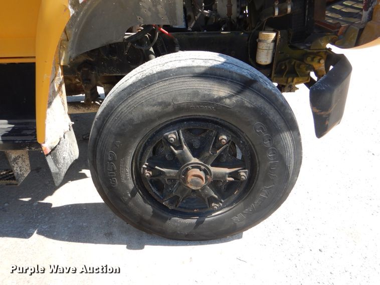 image for item DE3520 1996 Ford F800 crane truck