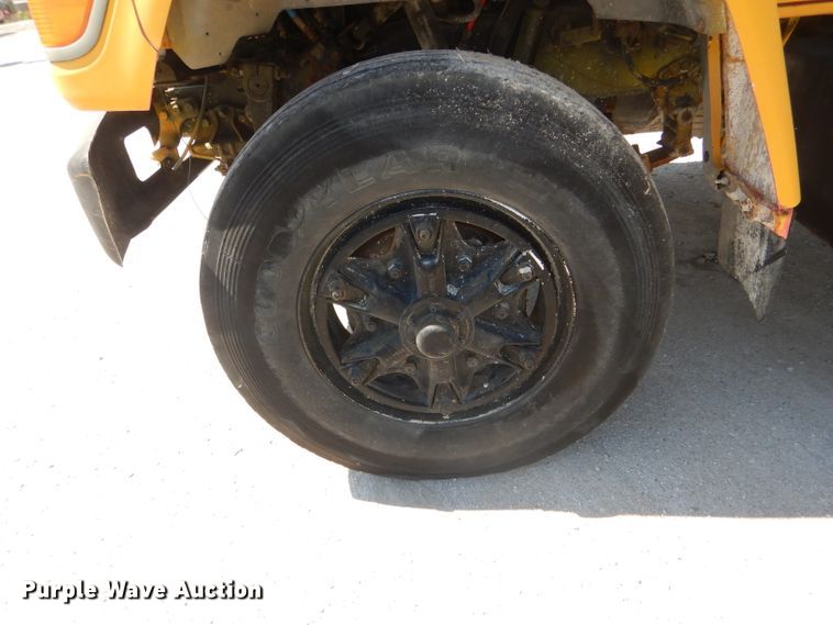 image for item DE3520 1996 Ford F800 crane truck