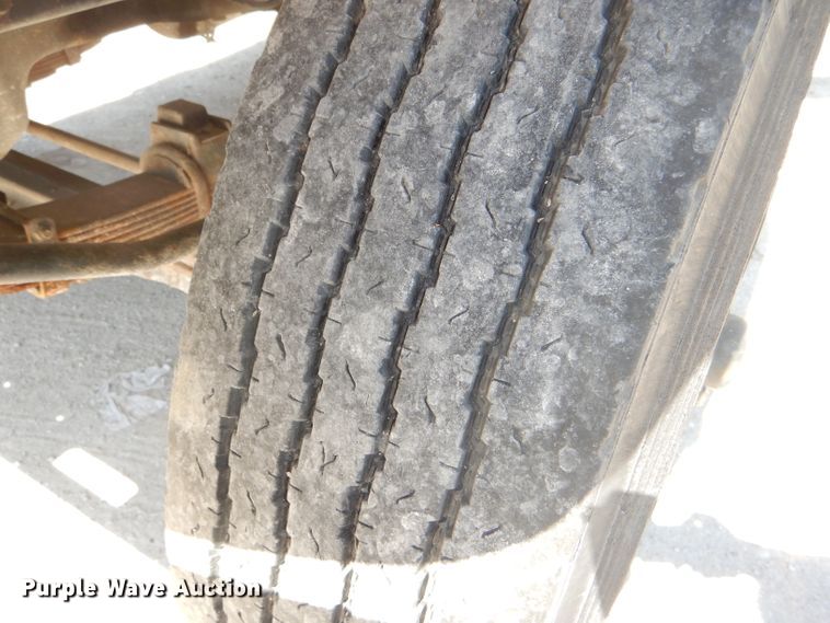 image for item DE3520 1996 Ford F800 crane truck