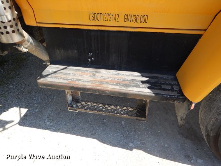 image for item DE3520 1996 Ford F800 crane truck