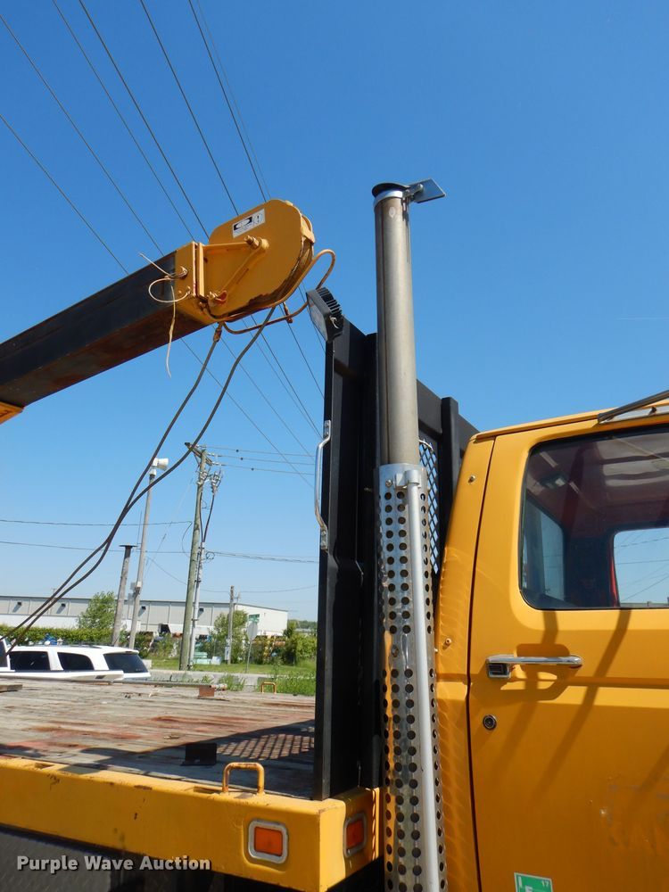 image for item DE3520 1996 Ford F800 crane truck