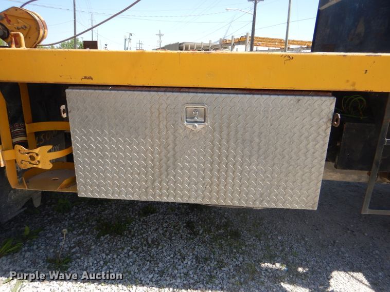 image for item DE3520 1996 Ford F800 crane truck