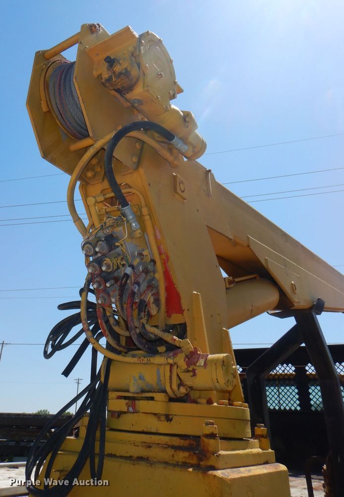 image for item DE3520 1996 Ford F800 crane truck