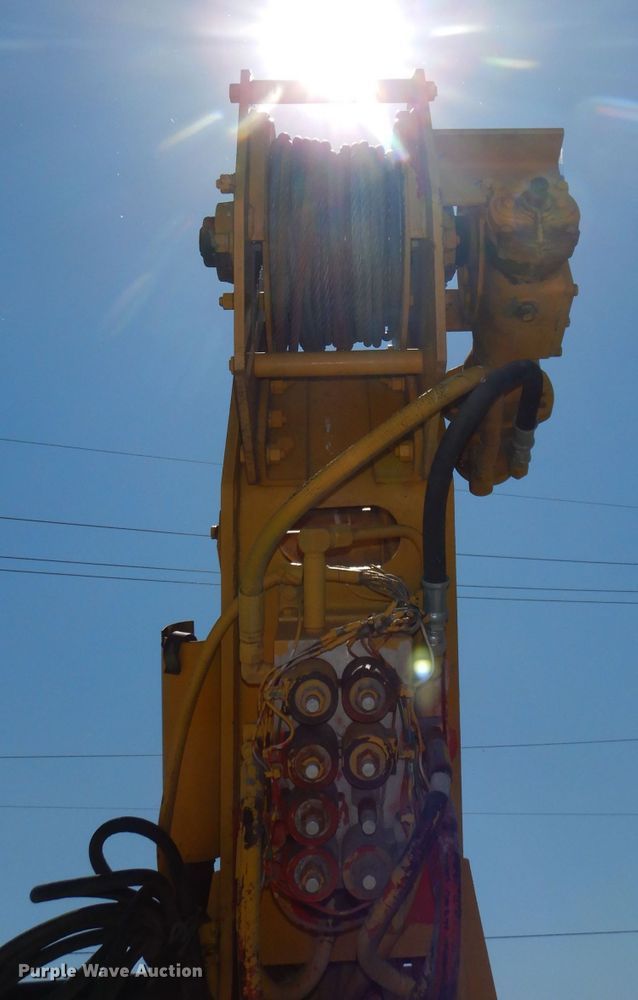 image for item DE3520 1996 Ford F800 crane truck