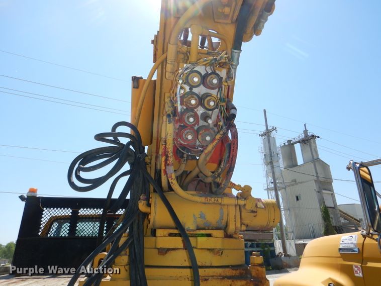 image for item DE3520 1996 Ford F800 crane truck