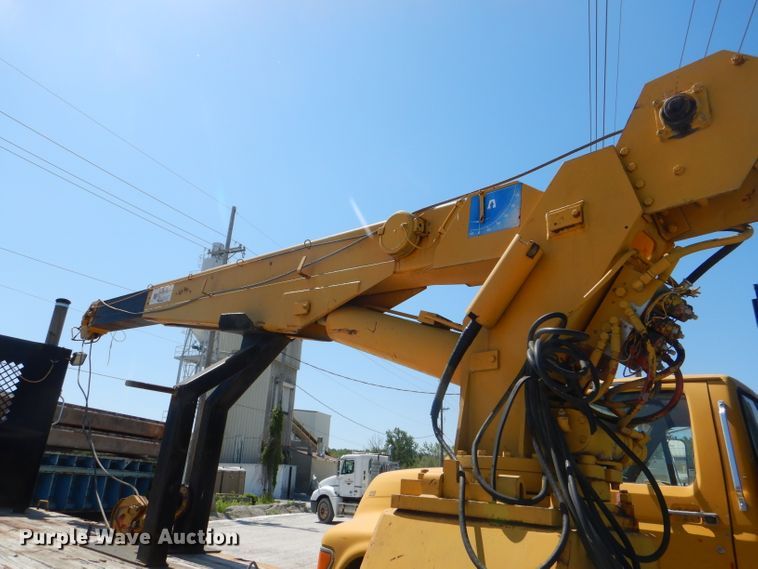 image for item DE3520 1996 Ford F800 crane truck