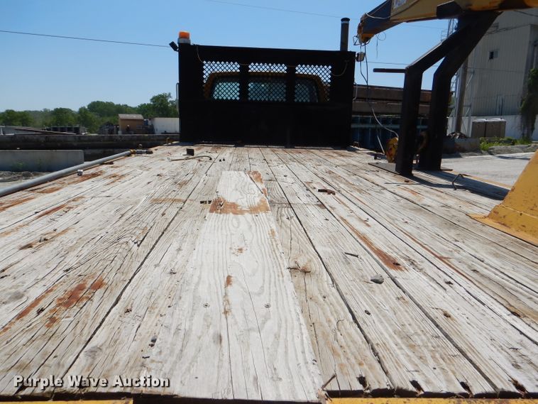 image for item DE3520 1996 Ford F800 crane truck