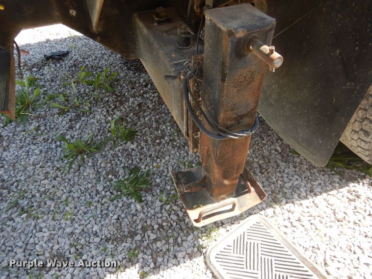 image for item DE3520 1996 Ford F800 crane truck