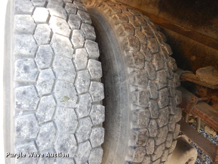 image for item DE3520 1996 Ford F800 crane truck