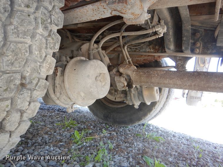 image for item DE3520 1996 Ford F800 crane truck