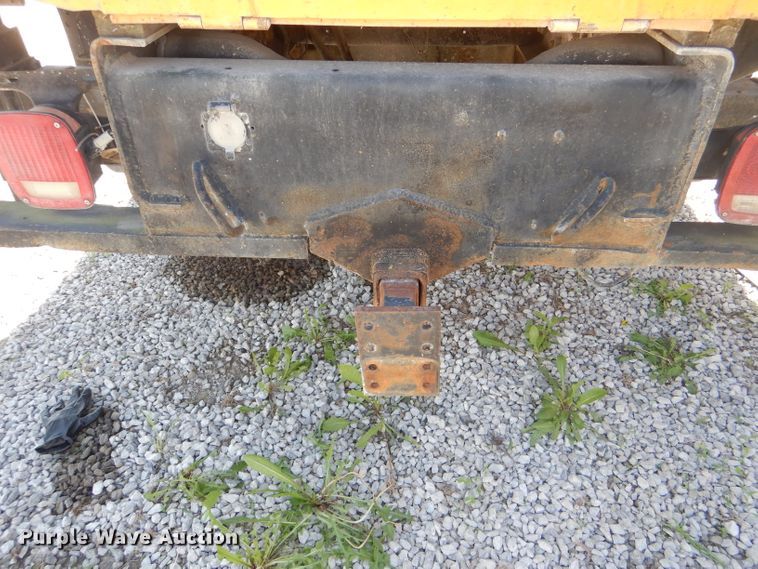 image for item DE3520 1996 Ford F800 crane truck