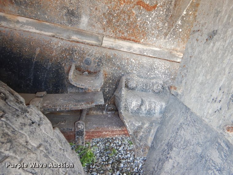 image for item DE3520 1996 Ford F800 crane truck