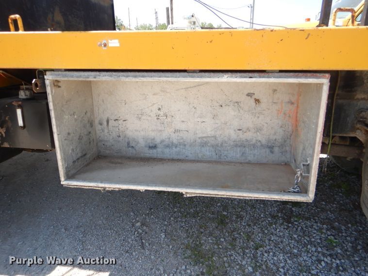 image for item DE3520 1996 Ford F800 crane truck