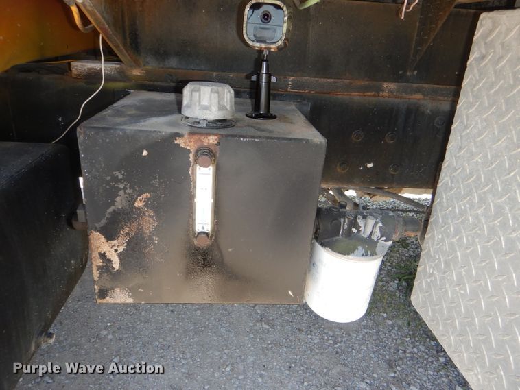 image for item DE3520 1996 Ford F800 crane truck