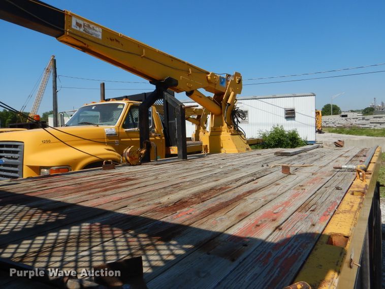 image for item DE3520 1996 Ford F800 crane truck