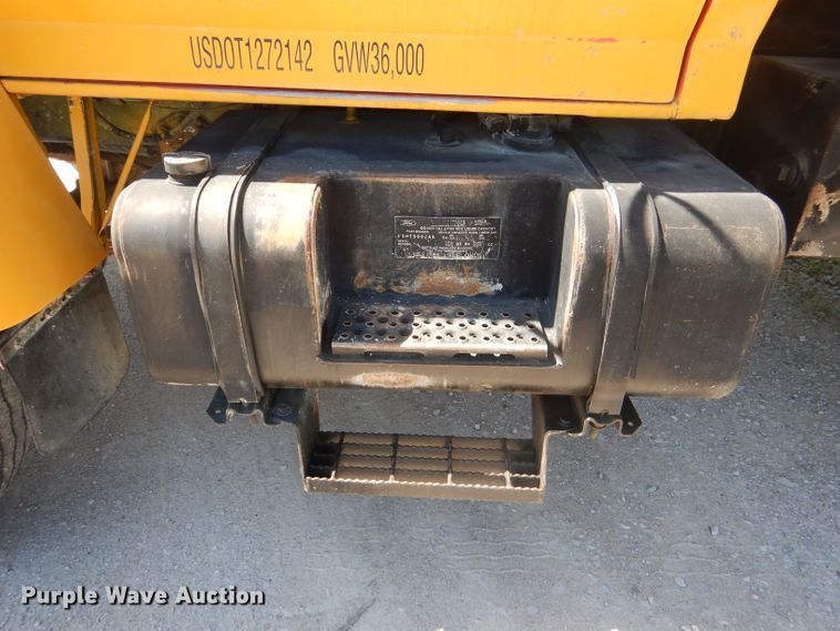 image for item DE3520 1996 Ford F800 crane truck